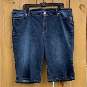 Bandolino stretch denim Bermuda shorts